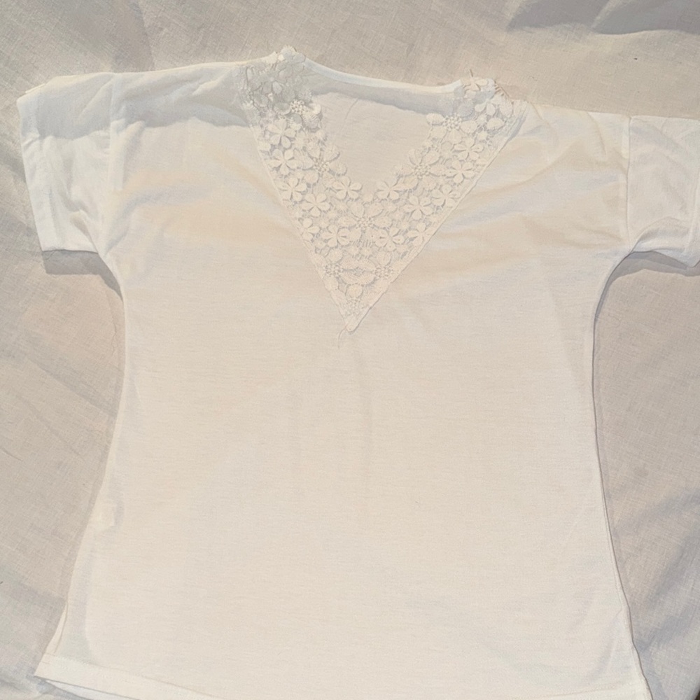 Elegant White Lace V-Neck Women's Top